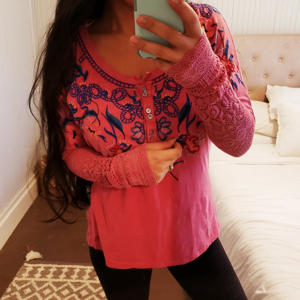 Sundance Bobo Embroidered Floral Crochet Thermal